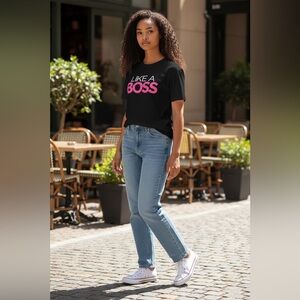 District Light Blue Women's graphic tshirt size medium ptp 16”